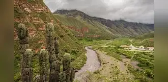 Juan, de 72 años, y Antolina, de 74, llevan más de 50 años juntos, pero cada uno duerme en su propio rancho de piedra a 3.500 metros de altura