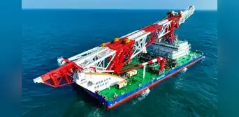China envió a este país de América Latina un gigantesco buque de 130 metros capaz de levantar 700 toneladas para construir un puente sobre el mar China envió a este país de América Latina un gigantesco buque de 130 metros capaz de levantar 700 toneladas para construir un puente sobre el mar