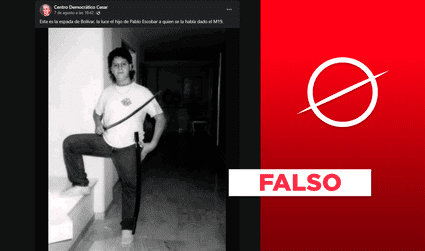 No, el hijo de Pablo Escobar Gaviria no está usando la espada de Bolívar en foto viral 