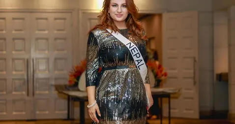 Miss Nepal Jane Garrett Modelo De Talla Grande Desfil En Traje De Ba O En El Miss