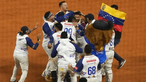                 Venezuela celebró su avance a las semifinales de la Serie del Caribe Gran Caracas 2023.  Foto: @Redmisionsucre/Twitter   