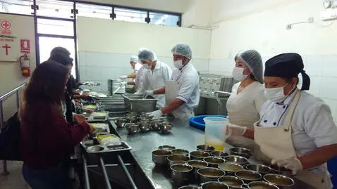 Así se sirve el desayuno en el comedor de la universidad de Educación Enrique Guzmán y Valle. Foto: UNE    