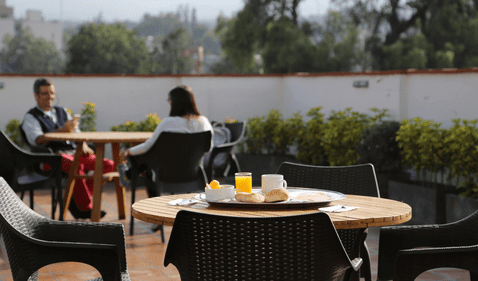 Casa Andina Standard Arequipa cuenta con una terraza. Foto: Casa Andina