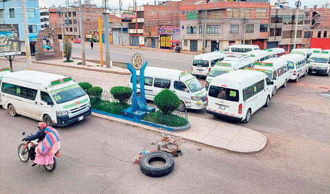 Bloqueo. Los propios transportistas impiden el tránsito vial. Foto: difusión   