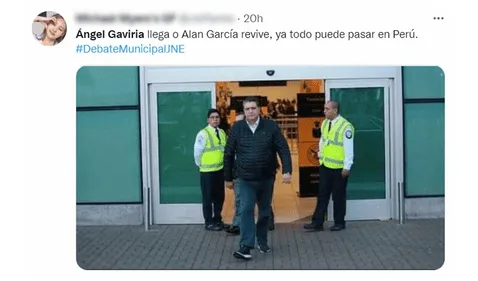 Ángel Gaviria, al fondo hay sitio