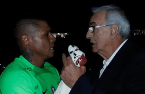 Ángelo Campos y Jorge Fossati tras derrota de Alianza Lima. Foto: X/Erick Osores.   