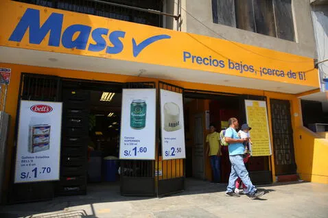 TikTok viral | Peruano queda en shock al ver curiosa tienda frente a popular minimarket: “Menos es más” | redes sociales