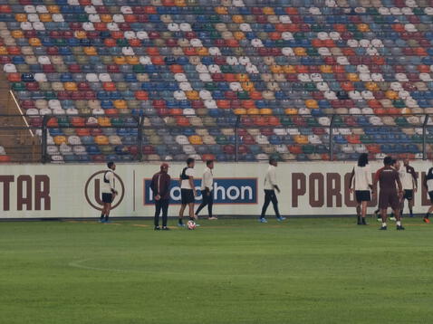 El último entrenamiento de Universitario previo a la final. Foto: La República / Bárbara Mamani   