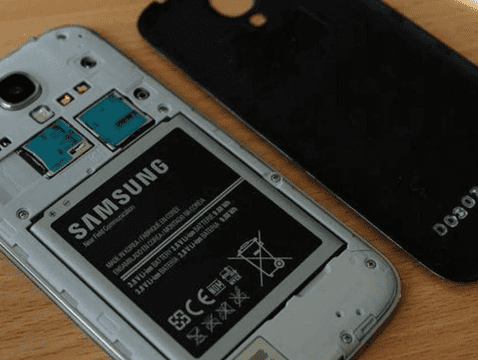 Las baterías extraíbles de los celulares han desaparecido en los nuevos modelos. Foto: Android4all