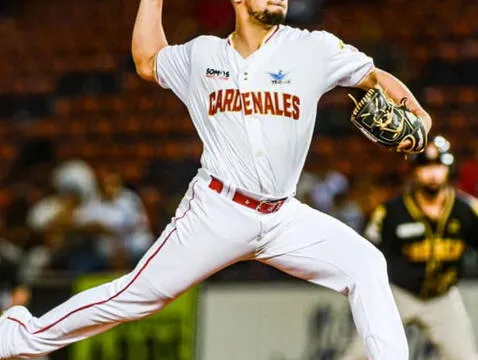 Mario Sánchez es el nuevo refuerzo de los Leones del Caracas para la final ante los Tiburones de La Guaira. Foto: Cardenales de Lara Mario Sánchez es el nuevo refuerzo de los Leones del Caracas para la final ante los Tiburones de La Guaira. Foto: Cardenales de Lara