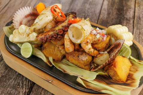 La pachamanca marina es uno de los platos preferidos por el público. Foto: Guargüero Peruvian Cuisine