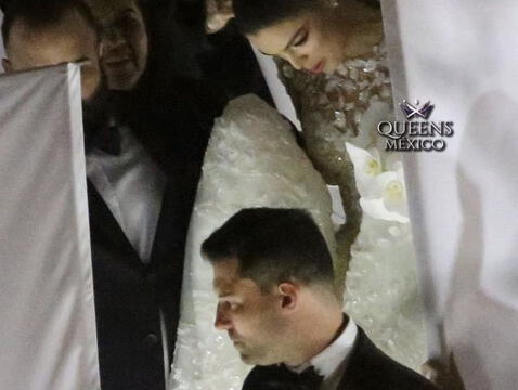   The first images at Marc Anthony's wedding.  Photo: Hello   