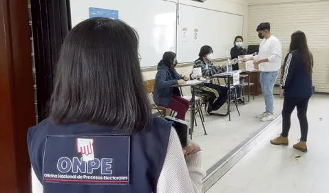 Clave. En diciembre del 2018, la población se pronunció vía referéndum en contra de la reelección de congresistas. Hoy se pretende desconocer esa decisión. Foto: difusión   