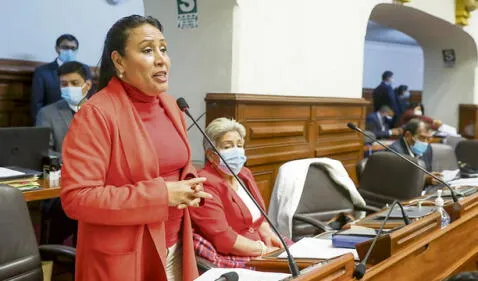  Se sincera. Elizabeth Medina muestra de qué lado está. Foto: difusión 