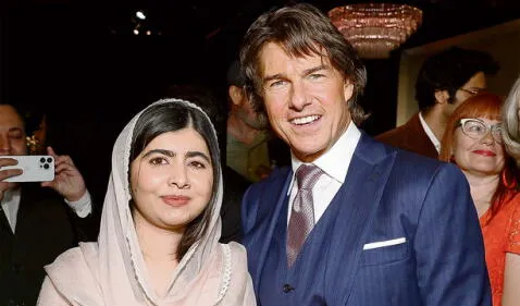 Next to the activist Malala Yousafzai.  Photo: AFP   