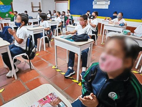 En los colegios privados sí se exige el uso de uniformes. Foto: La República   