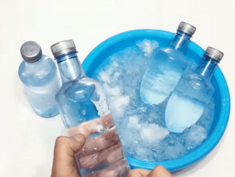 La hidratación es importante en un golpe de calor. Foto: captura de YouTube/Llega Experimentos    