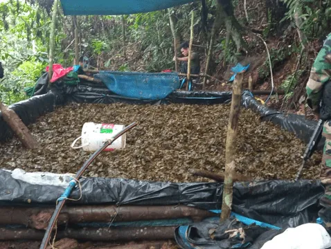  Se halló un bidón con 21 kilos y medio de sulfato de cocaína. Foto: Dirandro   