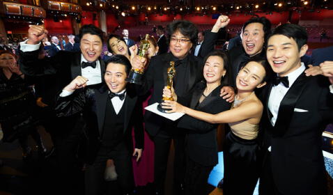   cast of "parasite" at the Oscars.  Photo: Blogpersonal   