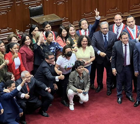 Congresistas se toman foto tras la vacancia de Pedro Castillo y generan críticas: 