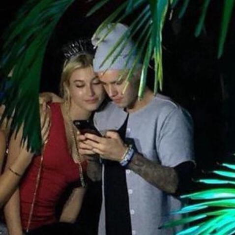  Justin Bieber y Hailey Baldwin se quedaron a solas. Foto: @selenas4me/Twitter

        ” title=” Justin Bieber and Hailey Baldwin were left alone.  Photo: @selenas4me/Twitter

        ” height=”100%” width=”100%” loading=”lazy”/></div>
<div class=