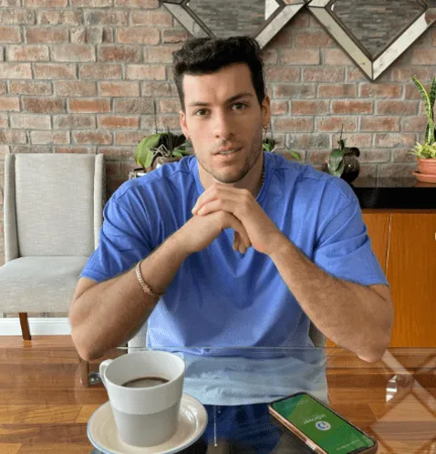 On some occasions, Patricio Parodi takes publicity photos from the dining room of his house.  Photo: Instagram/Patricio Parodi   