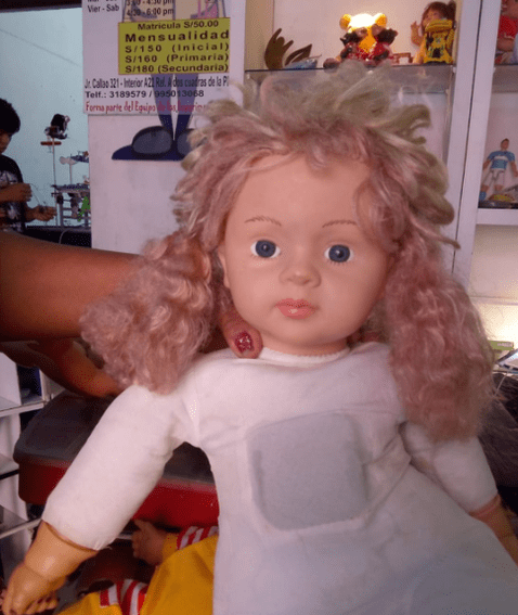 Clínica de juguetes: el negocio peruano que restaura muñecas, adornos y otros artefactos antiguos