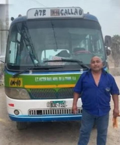  Bus de la empresa Víctor Haya de la Torre u otrora 89 y su conductor. Foto: Marca Lima Oficial    