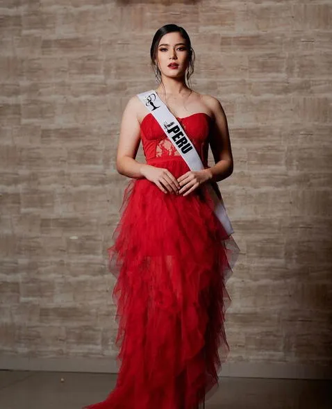  Kyara Villanella se luce con imponente vestido rojo. Foto: Miss Perú La Pre Instagram<br><br>    