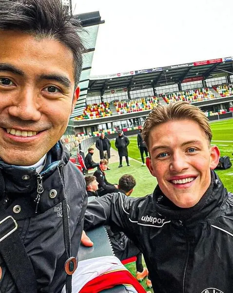 Hincha peruano en los entrenamientos de Silkeborg. Foto: Instagram.   
