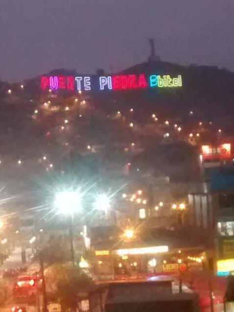 Cartel luminoso en Puente Piedra   