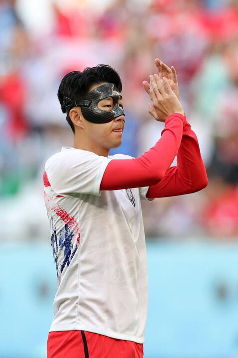 Qatar 2022: ¿Por qué Son Heung Min , el héroe de los niños coreanos, utilizó una máscara al estilo Lapadula?