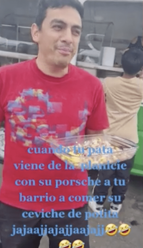 hombre estaciona su Porche y come ceviche - viral peruano TikTok
