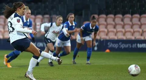 Alex Morgan anotó su primer gol en la Premier League femenina