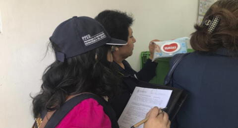 Arequipa: con operativos previenen venta de toallitas húmedas Huggies contaminadas