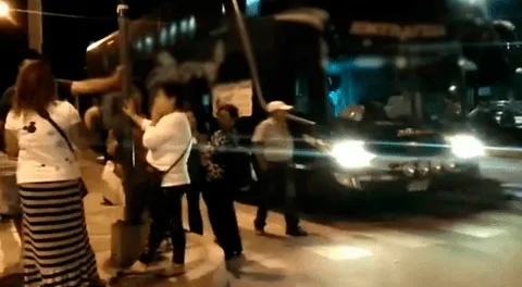 Delincuentes dispararon contra bus repletó con pasajeros en La Libertad