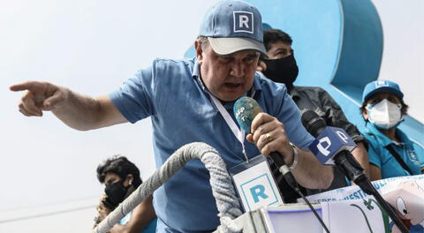 Rafael López insulta a periodista Juliana Oxenford durante caravana