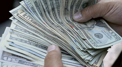 Peruanos cada vez mandan más dinero al extranjero: envío de remesas subió 126%