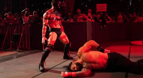 WWE SmackDown: Demon Bálor vuelve a atacar a Roman Reigns