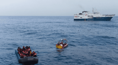 Italia autoriza el desembarco de 367 migrantes en Palermo