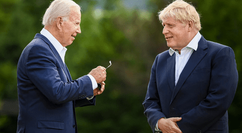 Joe Biden promete trabajar de la mano con Reino Unido a pesar de renuncia de Johnson