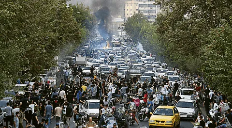 Irán: Ejército se alista para reprimir las manifestaciones