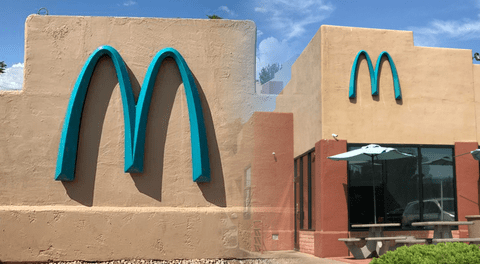 ¿Dónde está el único restaurante de McDonald’s en el mundo con el logo azul?