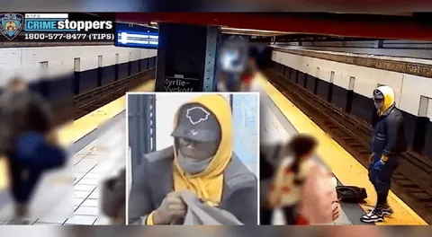 El inquietante momento en que un hombre corre y empuja a otro a las vías del metro de NY