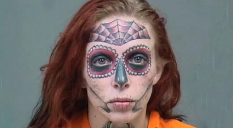 Mujer con el rostro lleno de tatuajes se sometió 3 años a eliminación con láser y así luce ahora