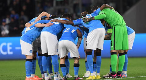 Napoli goleó 3-0 al Frankfurt y clasificó por primera vez en su historia a cuartos de final de la Champions