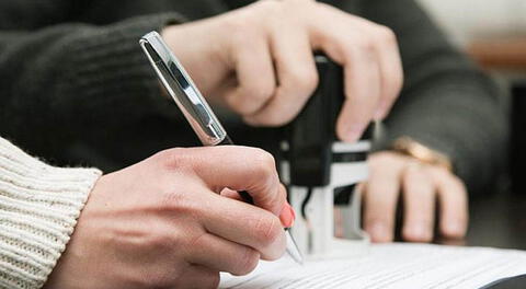 Modelo de constancia de trabajo en Word y PDF en Perú