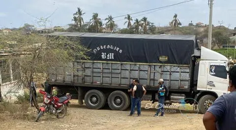 Contrabandistas retienen a policías y fiscal para obligarlos a dejar mercadería incautada en Piura
