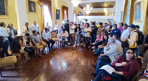 Turba irrumpe en Municipalidad Provincial de Trujillo para impedir sesión de concejo