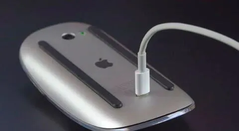 ¿Qué dirá Tim Cook? Ingeniero transforma mouse de Apple para usarlo mientras está cargando